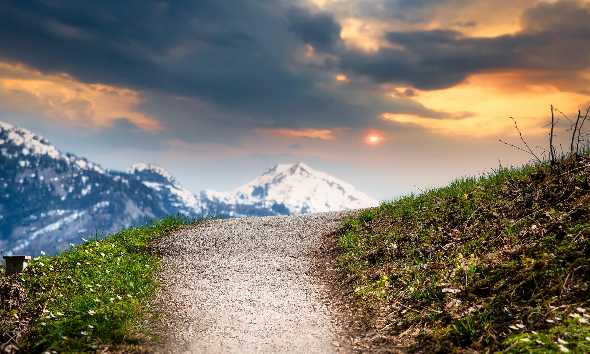 Bergpfad im Sonnenuntergang; Fotograf: Franz26, pixabay.com