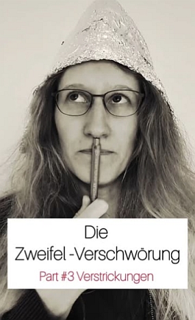 Ein Beispiel für eine visuelle Hook, bei dem Dorothee einen selbstgebastelten Aluhut auf dem Kopf hat.